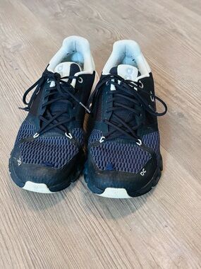 Women's Athletic Trainers in Navy and Black - Lightweight Support